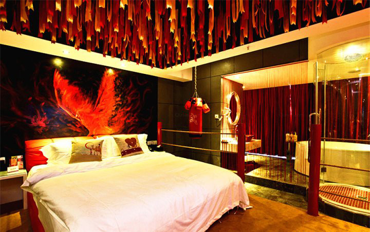 鄭州山楂樹連鎖情侶主題酒店客房裝修設(shè)計實景圖