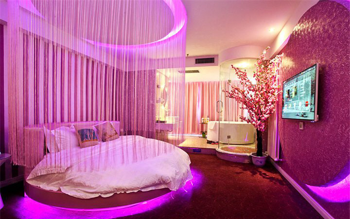 鄭州山楂樹連鎖情侶主題酒店客房裝修設(shè)計案例