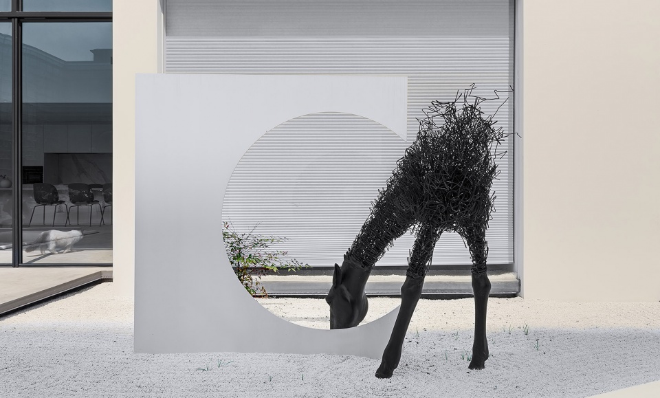 鄭州宏鈺堂辦公裝修公司推薦黑白灰極致美感辦公設(shè)計方案