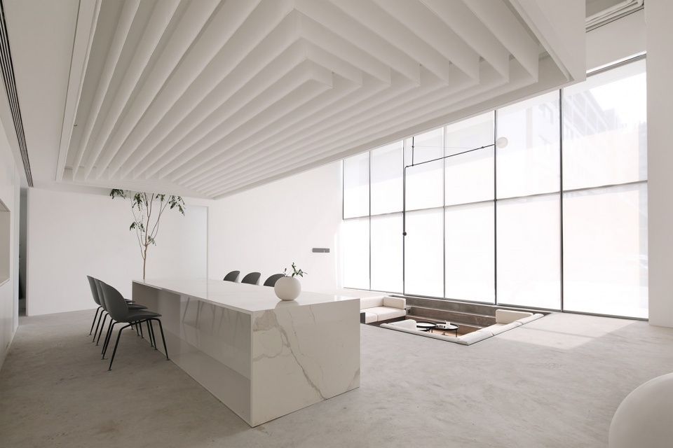 純白簡約辦公室裝修設(shè)計實景圖