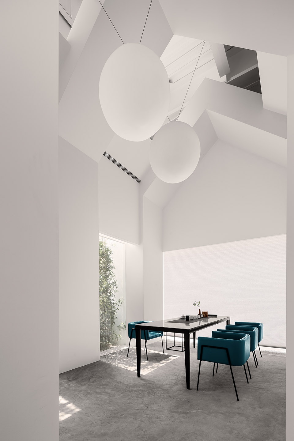 鄭州宏鈺堂辦公裝修公司推薦黑白灰極致美感辦公設(shè)計方案