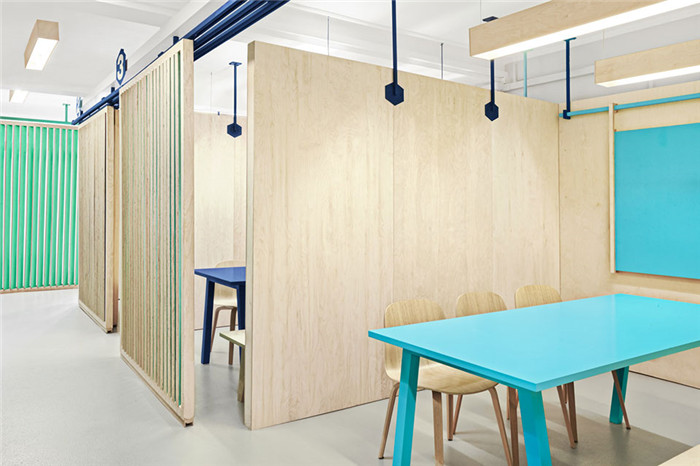 巴塞羅那明亮歡快的青少年英語培訓(xùn)機(jī)構(gòu)裝修設(shè)計(jì)圖