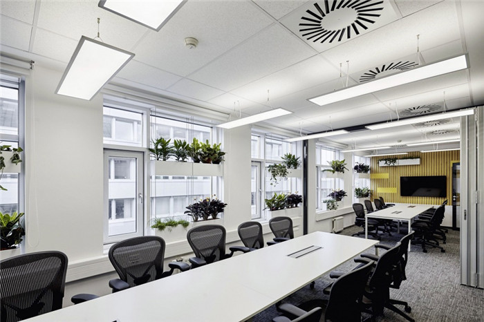 通透明亮的會計事務所辦公室裝修設計圖