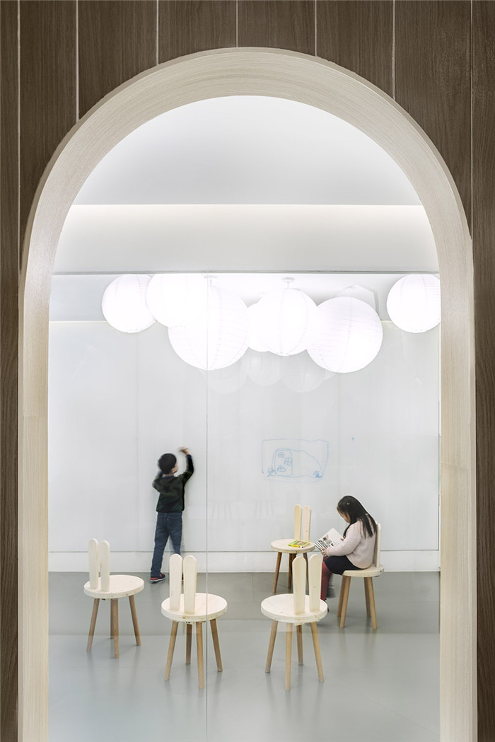 打破傳統(tǒng)的時(shí)尚英語教育培訓(xùn)機(jī)構(gòu)裝修設(shè)計(jì)方案 打破傳統(tǒng)的時(shí)尚英語教育培訓(xùn)機(jī)構(gòu)裝修設(shè)計(jì)方案