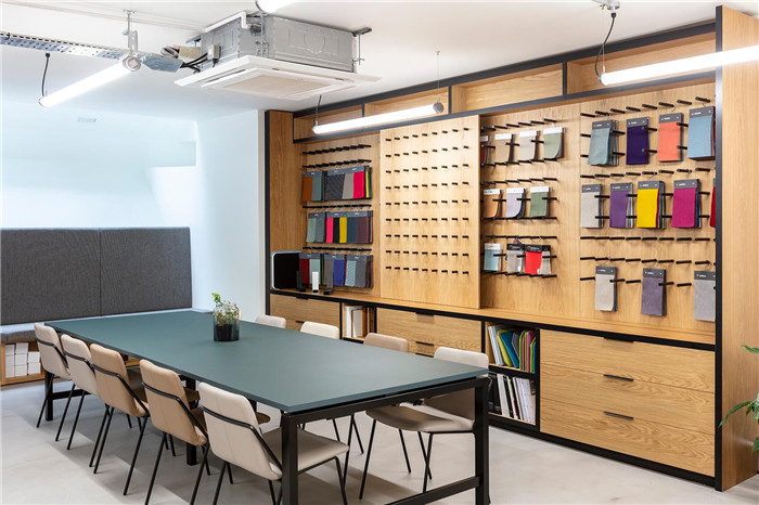 國外家具公司會議室裝修設(shè)計方案