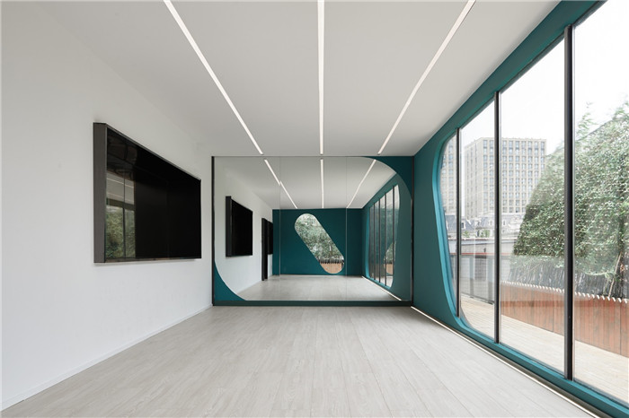 明亮通透的舞蹈教室裝修實(shí)景圖