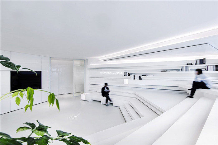 未來(lái)科技感十足的電子IT公司辦公室裝修設(shè)計(jì)實(shí)景圖