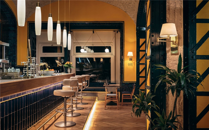 以復(fù)古劇院為靈感的波西米亞風(fēng)燒烤餐廳設(shè)計(jì)裝修實(shí)景圖