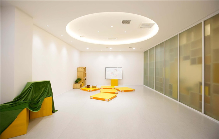 充滿樂(lè)趣和想象力的專業(yè)兒童藝術(shù)戲劇表演學(xué)校裝修設(shè)計(jì)案例 充滿樂(lè)趣和想象力的專業(yè)兒童藝術(shù)戲劇表演學(xué)校裝修設(shè)計(jì)案例