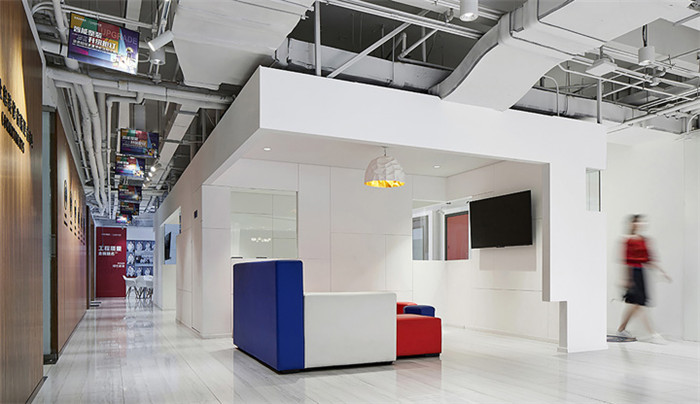 綠色多元化的大型裝飾集團(tuán)總部辦公樓裝修設(shè)計(jì)案例 綠色多元化的大型裝飾集團(tuán)總部辦公樓裝修設(shè)計(jì)案例