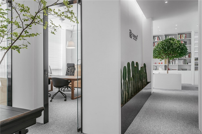 創(chuàng)意極簡風(fēng)辦公室裝修設(shè)計辦公區(qū)實景圖