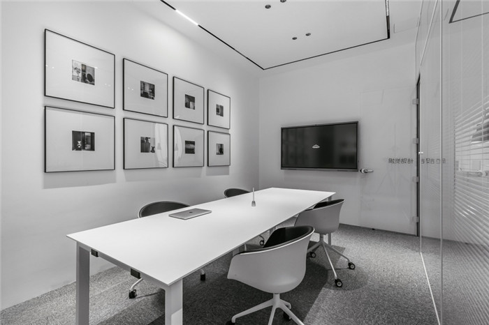 極簡風(fēng)格會議室裝修設(shè)計實景圖