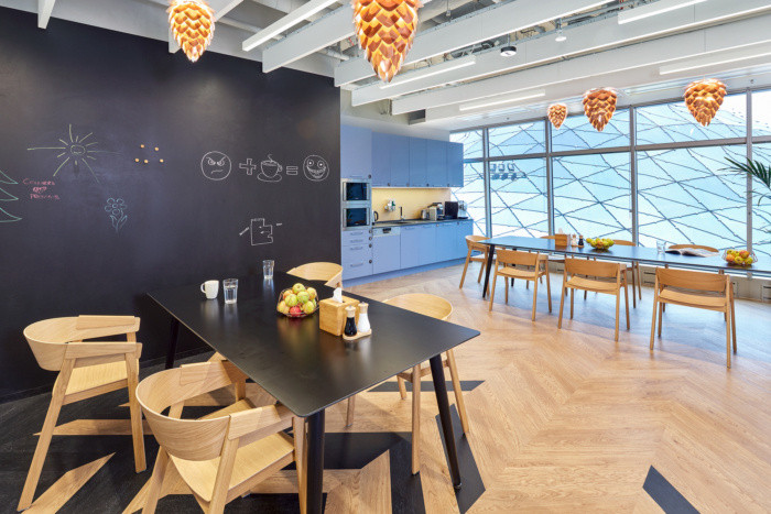 簡約風(fēng)辦公室裝修設(shè)計(jì)實(shí)景圖