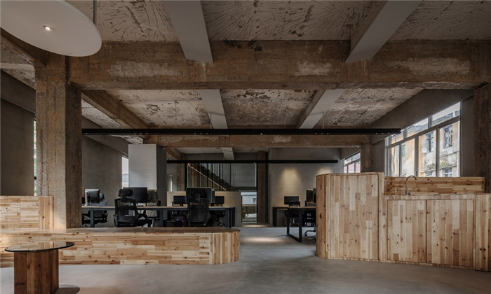 七十年代老建筑改造創(chuàng)意影視公司裝修辦公區(qū)效果圖 七十年代老建筑改造創(chuàng)意影視公司裝修辦公區(qū)效果圖