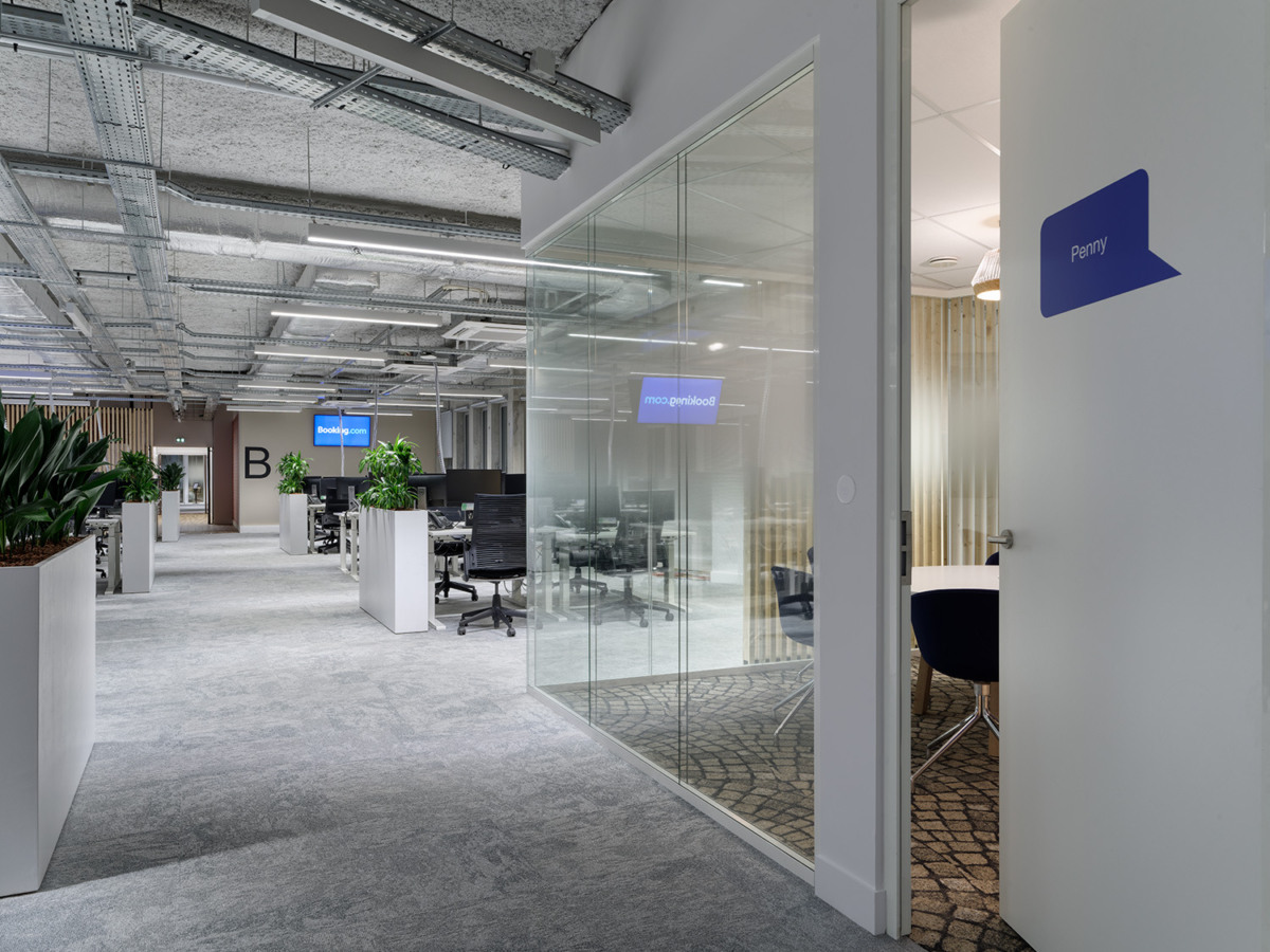 大型辦公室裝修實(shí)景圖 大型辦公室裝修實(shí)景圖