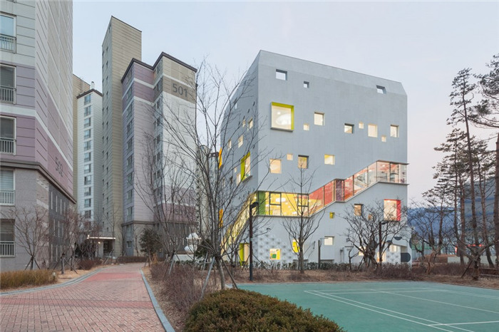 首爾花朵幼兒園裝修設(shè)計方案 首爾花朵幼兒園裝修設(shè)計方案