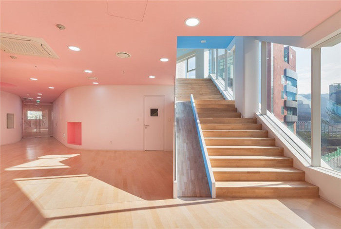 首爾花朵幼兒園樓梯裝修設(shè)計 首爾花朵幼兒園樓梯裝修設(shè)計