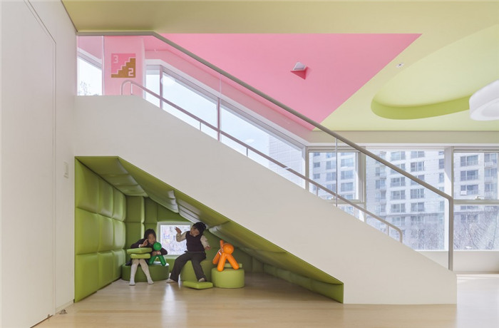 首爾花朵幼兒園樓梯裝修設(shè)計 首爾花朵幼兒園樓梯裝修設(shè)計