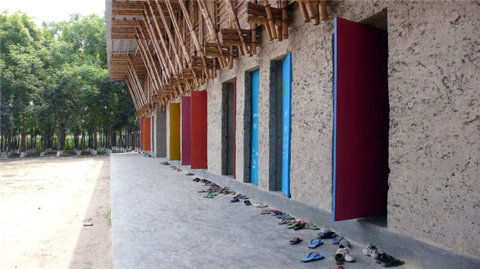 南亞傳統(tǒng)居民土著特色學校門口裝修設(shè)計效果圖