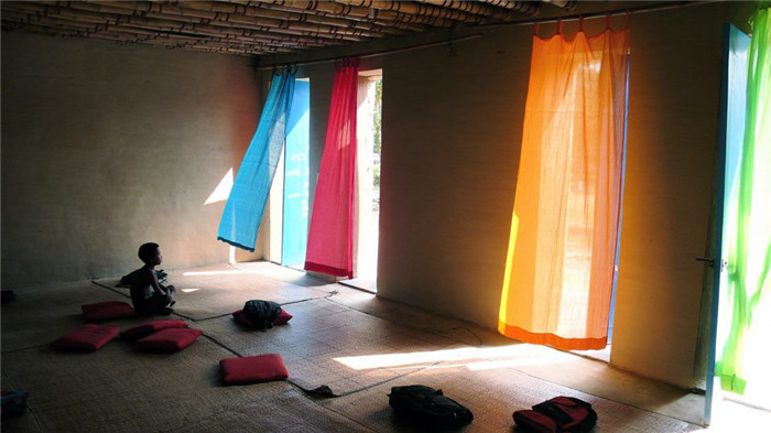 南亞傳統(tǒng)居民土著特色學校教室裝修設(shè)計效果圖