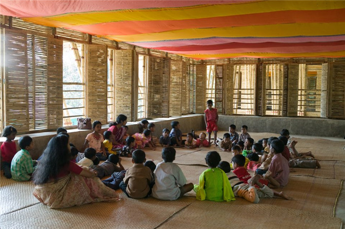 南亞傳統(tǒng)居民土著特色學校教室裝修設(shè)計效果圖