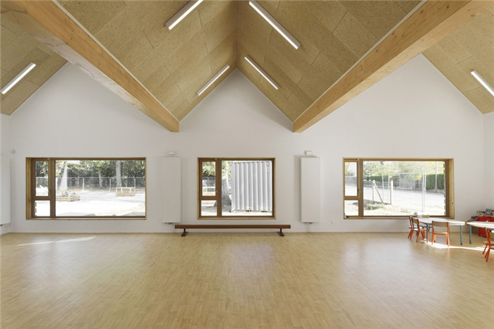 45°坡屋頂傳統(tǒng)特色木質(zhì)幼兒園教室裝修設(shè)計(jì)效果圖