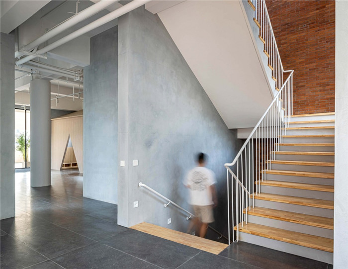 純粹簡約風的心流幼兒園樓梯裝修設(shè)計效果圖 純粹簡約風的心流幼兒園樓梯裝修設(shè)計效果圖