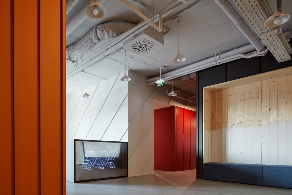 獨(dú)特活動(dòng)空間辦公室外觀門頭設(shè)計(jì)裝修案例 獨(dú)特活動(dòng)空間辦公室外觀門頭設(shè)計(jì)裝修案例