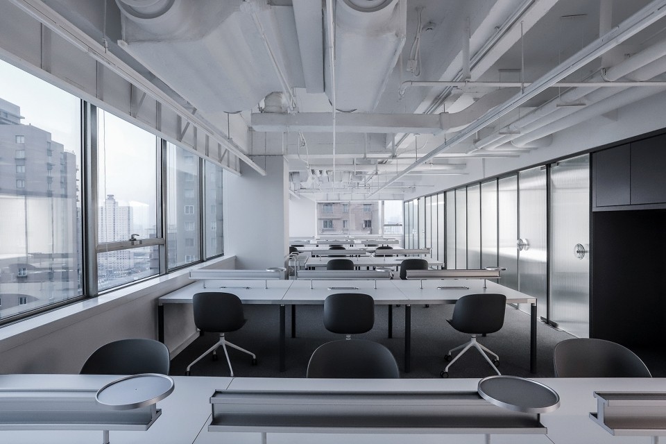 金屬風(fēng)辦公室辦公區(qū)裝修 金屬風(fēng)辦公室辦公區(qū)裝修