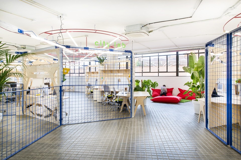 國外創(chuàng)新辦公室過道裝修 國外創(chuàng)新辦公室過道裝修