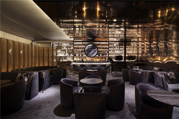 奢華與簡(jiǎn)潔感并存的現(xiàn)代美式餐廳裝修設(shè)計(jì)方案分析 奢華與簡(jiǎn)潔感并存的現(xiàn)代美式餐廳裝修設(shè)計(jì)方案分析