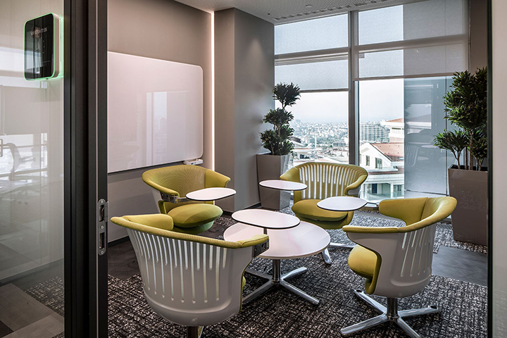 年輕多元的國外大型軟件科技公司小型接待室裝修設(shè)計 年輕多元的國外大型軟件科技公司小型接待室裝修設(shè)計