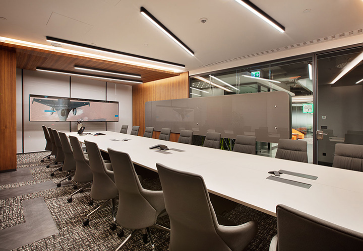 年輕多元的國外大型軟件科技公司大型會議室裝修設(shè)計 年輕多元的國外大型軟件科技公司大型會議室裝修設(shè)計