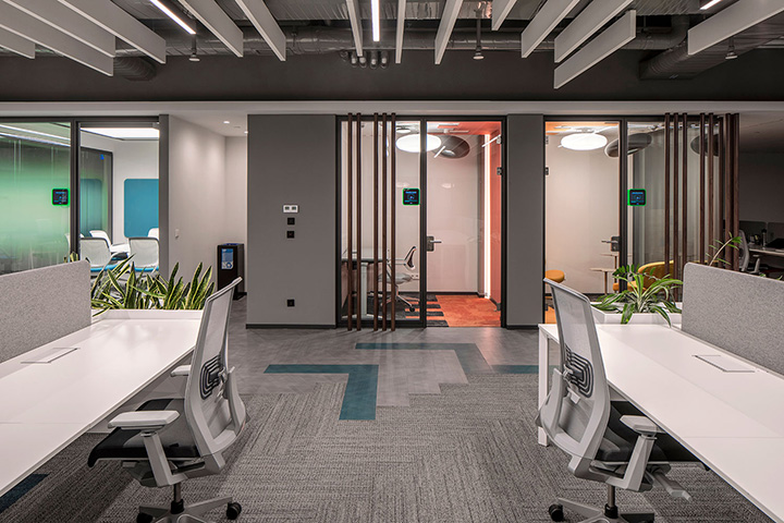 年輕多元的國外大型軟件科技公司辦公室隔斷裝修設(shè)計圖 年輕多元的國外大型軟件科技公司辦公室隔斷裝修設(shè)計圖