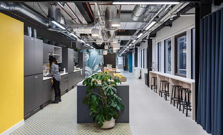 多彩時尚 知名游戲開發(fā)公司辦公室裝修設(shè)計方案 多彩時尚 知名游戲開發(fā)公司辦公室裝修設(shè)計方案