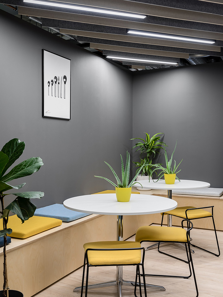 多彩時尚 知名游戲開發(fā)公司總部辦公室休閑區(qū)裝修設(shè)計方案 多彩時尚 知名游戲開發(fā)公司總部辦公室休閑區(qū)裝修設(shè)計方案