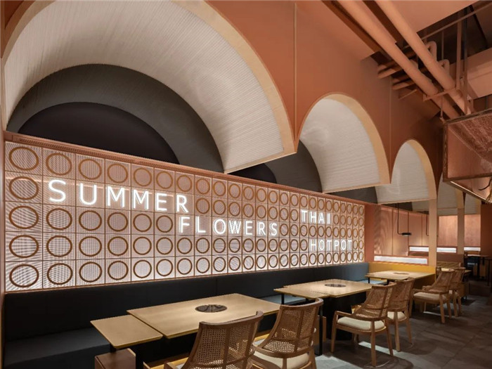 時(shí)下最流行的火鍋店裝修設(shè)計(jì)案例推薦:生如夏花 時(shí)下最流行的火鍋店裝修設(shè)計(jì)案例推薦:生如夏花