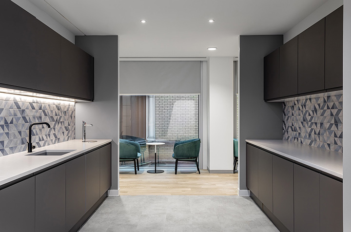 時尚優(yōu)雅的人壽保險公司倫敦總部辦公室茶水間裝修設(shè)計圖 時尚優(yōu)雅的人壽保險公司倫敦總部辦公室茶水間裝修設(shè)計圖