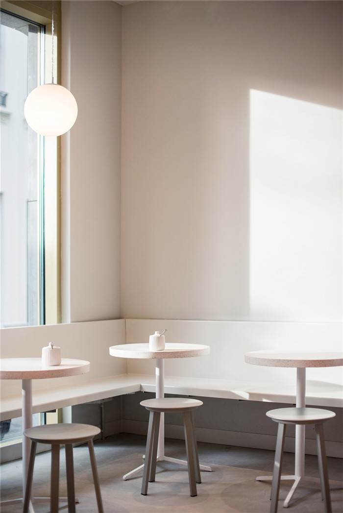 鄭州裝修公司宏鈺堂推薦國外極簡風(fēng)咖啡廳設(shè)計(jì)方案