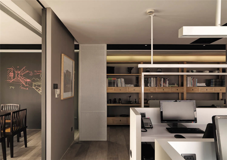 鄭州小型禪意新中式辦公室辦公區(qū)裝修實景圖 鄭州小型禪意新中式辦公室辦公區(qū)裝修實景圖