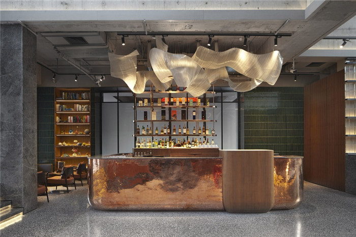 設計感極強的簡約工業(yè)風高端餐飲店面裝修設計方案