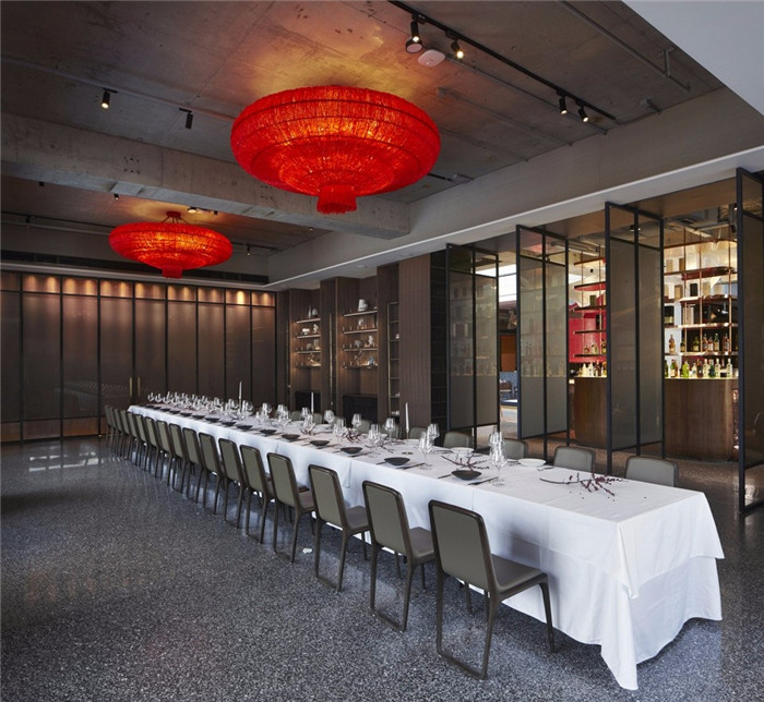 設計感極強的簡約工業(yè)風高端餐飲店面裝修設計方案