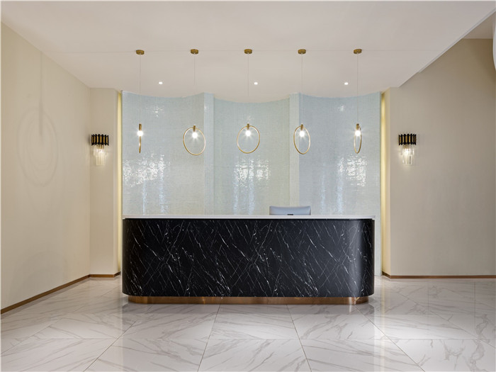 低調(diào)奢華風羽妃醫(yī)療美容醫(yī)院大廳接待吧臺裝修設計實景圖 低調(diào)奢華風羽妃醫(yī)療美容醫(yī)院大廳接待吧臺裝修設計實景圖