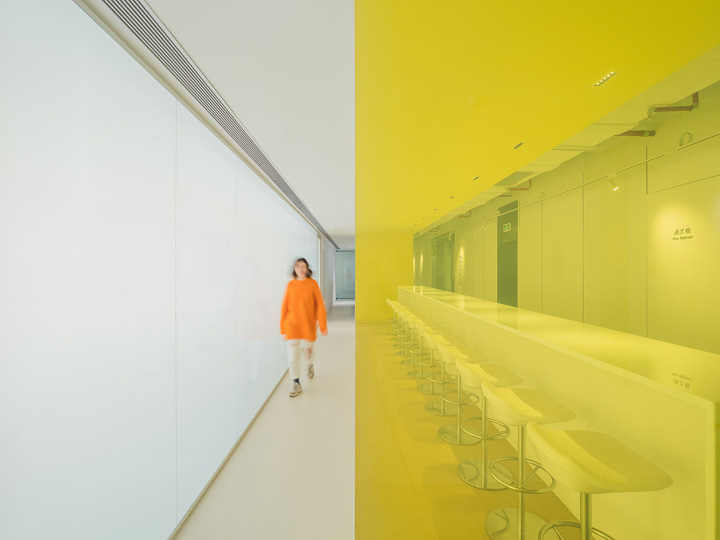 極簡風(fēng)海鏈科技深圳總部辦公室裝修設(shè)計實景圖