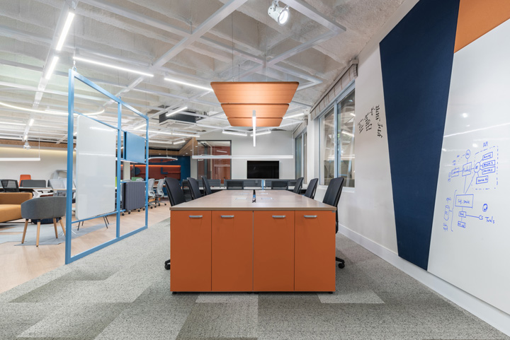 靈活時尚的國外家具公司辦公兼展廳裝修設(shè)計方案 靈活時尚的國外家具公司辦公兼展廳裝修設(shè)計方案