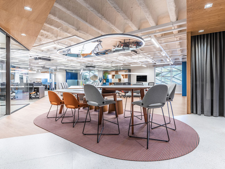 靈活時尚的國外家具公司辦公兼展廳裝修設(shè)計實景圖 靈活時尚的國外家具公司辦公兼展廳裝修設(shè)計實景圖