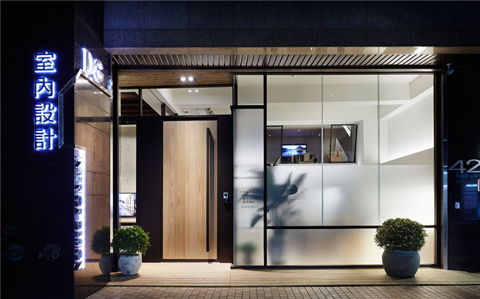 100平LOFT極簡風(fēng)辦公室裝修改造設(shè)計案例 100平LOFT極簡風(fēng)辦公室裝修改造設(shè)計案例