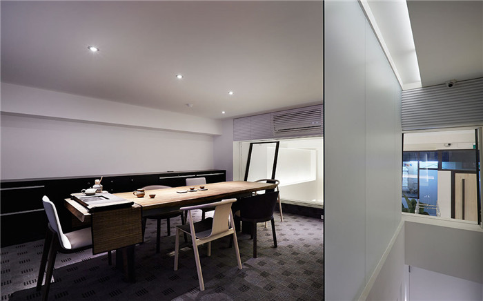 100平LOFT極簡風(fēng)辦公室裝修改造會議室設(shè)計案例 100平LOFT極簡風(fēng)辦公室裝修改造會議室設(shè)計案例