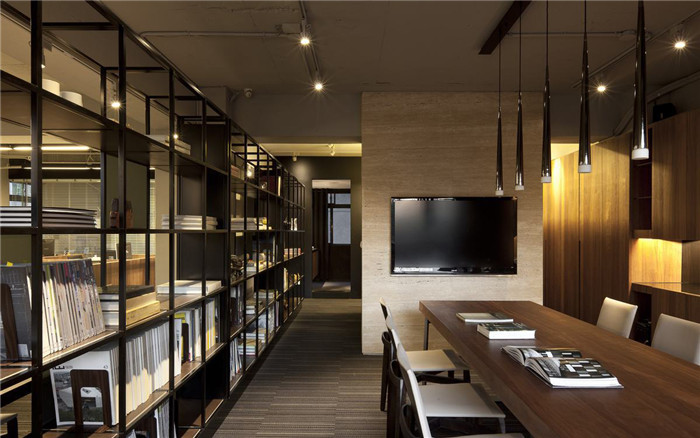 鄭州200平休閑工業(yè)風(fēng)辦公室書(shū)架隔斷裝修設(shè)計(jì)案例實(shí)景圖 鄭州200平休閑工業(yè)風(fēng)辦公室書(shū)架隔斷裝修設(shè)計(jì)案例實(shí)景圖