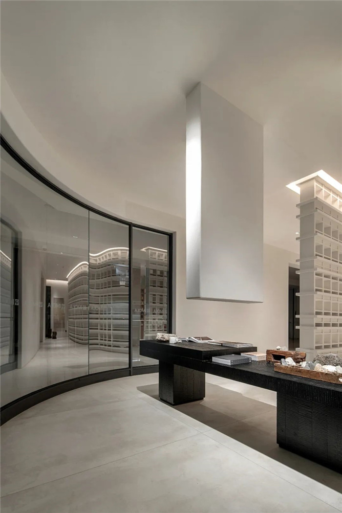 極致簡約風(fēng)意大利IMOLA石材展廳展示區(qū)裝修設(shè)計實景圖 極致簡約風(fēng)意大利IMOLA石材展廳展示區(qū)裝修設(shè)計實景圖